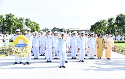 PEA ร่วมวางพวงมาลาถวายบังคมพระราชานุสาวรีย์ พระบาทสมเด็จพระบรมชนกาธิเบศร มหาภูมิพลอดุลยเดชมหาราช บรมนาถบพิตร