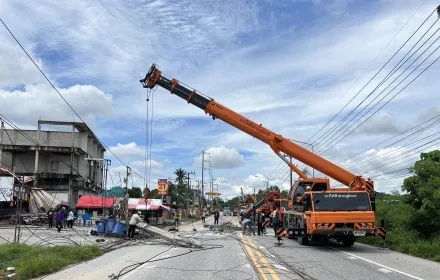 PEA รายงานความคืบหน้า จากเหตุรถยนต์ชนเสาไฟฟ้าแรงสูงบริเวณ ถนน ชบ.1033 เส้น อ่าวอุดม-ปากร่วม จ.ชลบุรี