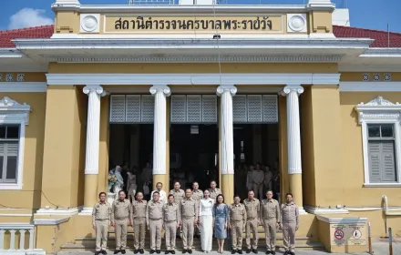 PEA ร่วมสักการะ “ศาลปู่ดำ - ตราแผ่นดิน” ขอพรสิ่งศักดิ์สิทธิ์คู่บ้านคู่เมือง เสริมความเป็นสิริมงคล สร้างความร่มเย็นและความเจริญมั่นคงแก่แผ่นดิน