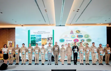 PEA รับมอบคู่มือการบริหารจัดการโครงการอันเนื่องมาจากพระราชดำริเชิงพื้นที่ด้วยกระบวนการแผนพัฒนาพื้นที่แบบบูรณาการไปสู่การปฏิบัติพื้นที่ภาคกลาง