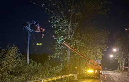 PEA เร่งฟื้นฟูระบบจำหน่ายไฟฟ้า หลังพายุฤดูร้อนกระทบหลายอำเภอในจังหวัดอุทัยธานี