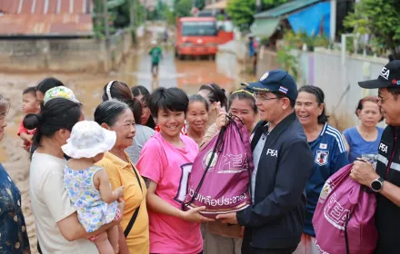 PEA ส่งมอบความห่วงใยช่วยเหลือชาวปัว จ.น่าน ลำเลียงถุงยังชีพทางอากาศ ถึงพื้นที่ถูกตัดขาด