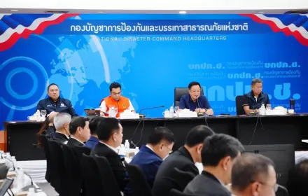 PEA ร่วมประชุมติดตามสถานการณ์อุทกภัย พร้อมรายงานการขยายเขตระบบไฟฟ้าชั่วคราวสำหรับจ่ายไฟให้แก่เครื่องผลักดันน้ำของกรมชลประทานที่สะพานข้ามแม่น้ำหน้าอำเภอบ้านโพธิ์