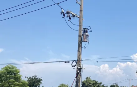 จ