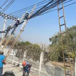 PEA เดินหน้ารื้อถอนสายสื่อสารที่ติดตั้งบนเสาไฟฟ้าโดยไม่ได้รับอนุญาต