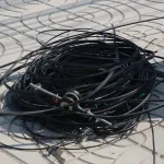 PEA เดินหน้ารื้อถอนสายสื่อสารที่ติดตั้งบนเสาไฟฟ้าโดยไม่ได้รับอนุญาต