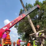 PEA บริหารจัดการระบบจำหน่ายไฟฟ้าในพื้นที่ริมแม่น้ำด้วยเรือเครนเพื่อเพิ่มประสิทธิภาพการบริการ