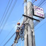 PEA  เดินหน้ารื้อถอนสายสื่อสารที่ติดตั้งบนเสาไฟฟ้าโดยไม่ได้รับอนุญาต ในพื้นที่จังหวัดระยอง