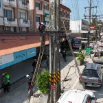 PEA  เดินหน้ารื้อถอนสายสื่อสารที่ติดตั้งบนเสาไฟฟ้าโดยไม่ได้รับอนุญาต ในพื้นที่จังหวัดระยอง