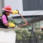 PEA ร่วมกิจกรรมรื้อถอนสายสื่อสารที่ไม่ได้ใช้งานบนเสาไฟฟ้าของ การไฟฟ้าส่วนภูมิภาค (PEA)