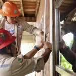 PEA ระดมทีมอาสาสมัครซ่อมแซมระบบไฟฟ้าช่วยเหลือประชาชนที่ได้รับผลกระทบจากเหตุการณ์ชายแดนไทย–กัมพูชา ในพื้นที่จังหวัดอุบลราชธานีและจังหวัดศรีสะเกษ