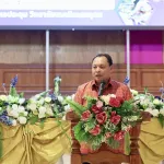 PEA มอบเกียรติบัตรให้กับช่างไฟฟ้าจิตอาสาวิทยาลัยเทคนิคเดชอุดม ผู้ร่วมสนับสนุนโครงการ PEA อาสาสมัครปรับปรุงซ่อมแซมระบบไฟฟ้าภายในครัวเรือนช่วยเหลือประชาชนผู้ได้รับผลกระทบจากเหตุปะทะชายแดนไทย-กัมพูชา