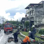 เกิดเหตุรถกระบะแหกโค้งชนเสาไฟฟ้าแรงสูงล้ม 7 ต้น 