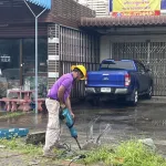 เกิดเหตุรถกระบะแหกโค้งชนเสาไฟฟ้าแรงสูงล้ม 7 ต้น 