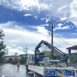 เกิดเหตุรถกระบะแหกโค้งชนเสาไฟฟ้าแรงสูงล้ม 7 ต้น 