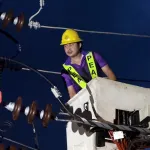 PEA จ่ายไฟฟ้าคืนได้ 100% จากเหตุรถกระบะชนเสาไฟฟ้าล้มบริเวณถนนห้วยยอด จังหวัดตรัง