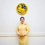 ประธานคณะแม่บ้าน กฟภ. ร่วมรับเสด็จ พระบาทสมเด็จพระเจ้าอยู่หัว และสมเด็จพระนางเจ้า ฯ พระบรมราชินี เสด็จพระราชดำเนินถวายผ้าพระกฐิน