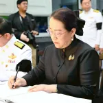 PEA ร่วมลงนามแสดงความอาลัยหน้าพระฉายาลักษณ์ถวายแด่สมเด็จพระนางเจ้าสิริกิติ์ พระบรมราชินีนาถ พระบรมราชชนนีพันปีหลวง