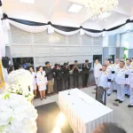 PEA ร่วมลงนามแสดงความอาลัยหน้าพระฉายาลักษณ์ถวายแด่สมเด็จพระนางเจ้าสิริกิติ์ พระบรมราชินีนาถ พระบรมราชชนนีพันปีหลวง