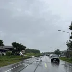 เสาล้ม 18 ต้น หน้าโรงเรียนมูลนิธิอาซิชสถาน จังหวัดปัตตานี PEA ทะยอยจ่ายไฟคืนได้ทั้งหมดคืนนี้