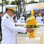 PEA วางพุ่มดอกไม้ถวายบังคมพระบรมราชานุสาวรีย์พระบาทสมเด็จพระบรมชนกาธิเบศร มหาภูมิพลอดุลยเดชมหาราชบรมนาถบพิตร