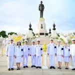 PEA วางพุ่มดอกไม้ถวายบังคมพระบรมราชานุสาวรีย์พระบาทสมเด็จพระบรมชนกาธิเบศร มหาภูมิพลอดุลยเดชมหาราชบรมนาถบพิตร