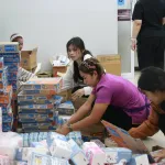 PEA ร่วมส่งกำลังใจให้ประชาชนผู้ประสบภัยร่วมกันบรรจุถุงยังชีพช่วยเหลือประชาชนผู้ได้รับผลกระทบจากเหตุปะทะบริเวณชายแดนไทย-กัมพูชา