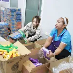 PEA ร่วมส่งกำลังใจให้ประชาชนผู้ประสบภัยร่วมกันบรรจุถุงยังชีพช่วยเหลือประชาชนผู้ได้รับผลกระทบจากเหตุปะทะบริเวณชายแดนไทย-กัมพูชา