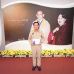 ผู้ว่าการ PEA เข้าเฝ้าฯ สมเด็จพระกนิษฐาธิราชเจ้า  กรมสมเด็จพระเทพรัตนราชสุดา ฯ สยามบรมราชกุมารี  เพื่อรับพระราชทานเข็มที่ระลึกของมูลนิธิอุทกพัฒน์ฯ