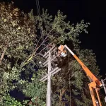 PEA เร่งกู้คืนระบบไฟฟ้า อ.แม่สาย หลังพายุฤดูร้อนพัดถล่ม