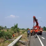 PEA เร่งฟื้นฟูระบบไฟฟ้าอำเภอศีขรภูมิ หลังพายุฤดูร้อน จ่ายไฟคืนครบ 100%
