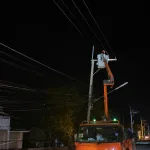 PEA เร่งกู้คืนระบบจำหน่ายไฟฟ้า หลังพายุฤดูร้อนพัดถล่มพื้นที่จังหวัดลพบุรี จ่ายไฟคืนครบ 100%