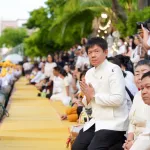 PEA ร่วมกิจกรรมเฉลิมพระเกียรติพระบาทสมเด็จพระเจ้าอยู่หัว ภายใต้โครงการพระราชดำริ “สายน้ำแห่งชีวิต ใต้ร่มพระบารมี สืบสานวิถีรัตนโกสินทร์”  วันที่ 26 กรกฎาคม 2569 นายมงคล ตรีกิจจานนท์ ผู้ว่าการการไฟฟ้าส่วนภูมิภาค มอบหมายให้ นายพงศกร ยุทธโกวิท รองผู้ว่าการการไฟฟ้าส่วนภูมิภาค ทำบุญตักบาตรพระภิกษุสงฆ์ทางน้ำ และร่วมกิจกรรมเฉลิมพระเกียรติพระบาทสมเด็จพระเจ้าอยู่หัว เนื่องในโอกาสวันเฉลิมพระชนมพรรษา 28 กรกฎาคม 2569 ภายใต้โครงการพระราชดำริ ตามพระบรมราโชบาย “สายน้ำแห่งชีวิต ใต้ร่มพระบารมี สืบสานวิถีรัตนโกสินทร์” ณ สวนส