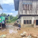การไฟฟ้าส่วนภูมิภาค (PEA) ระดมทีมปฏิบัติงานจากการไฟฟ้าส่วนภูมิภาคจังหวัดพิษณุโลก สุโขทัย อุตรดิตถ์ แพร่ น่าน และการไฟฟ้าส่วนภูมิภาคสาขาสวรรคโลก เข้าตรวจสอบ ซ่อมแซม และฟื้นฟูระบบจำหน่ายไฟฟ้าในพื้นที่ที่ได้รับความเสียหายอย่างต่อเนื่อง