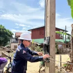 การไฟฟ้าส่วนภูมิภาค (PEA) ระดมทีมปฏิบัติงานจากการไฟฟ้าส่วนภูมิภาคจังหวัดพิษณุโลก สุโขทัย อุตรดิตถ์ แพร่ น่าน และการไฟฟ้าส่วนภูมิภาคสาขาสวรรคโลก เข้าตรวจสอบ ซ่อมแซม และฟื้นฟูระบบจำหน่ายไฟฟ้าในพื้นที่ที่ได้รับความเสียหายอย่างต่อเนื่อง