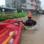 จ