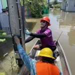 จ