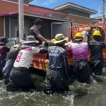 PEA ระดมทีมเฉพาะกิจ เร่งฟื้นฟูระบบไฟฟ้า ช่วยเหลือผู้ประสบอุทกภัยในอำเภอบางคล้า