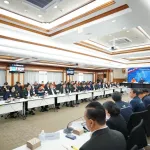 PEA ร่วมประชุมติดตามสถานการณ์อุทกภัย พร้อมรายงานการขยายเขตระบบไฟฟ้าชั่วคราวสำหรับจ่ายไฟให้แก่เครื่องผลักดันน้ำของกรมชลประทานที่สะพานข้ามแม่น้ำหน้าอำเภอบ้านโพธิ์