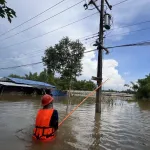 PEA เร่งฟื้นฟูระบบไฟฟ้าจากสถานการณ์อุทกภัย อำเภอกบินทร์บุรี จังหวัดปราจีนบุรี