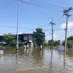 จ