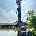 จ
