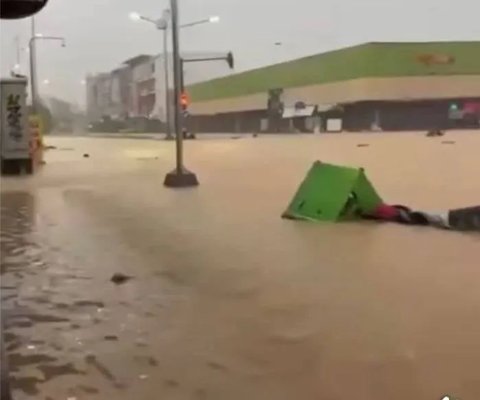 PEA แจ้งดับไฟในบางพื้นที่ของอำเภอหาดใหญ่ เนื่องจากน้ำท่วมสูง