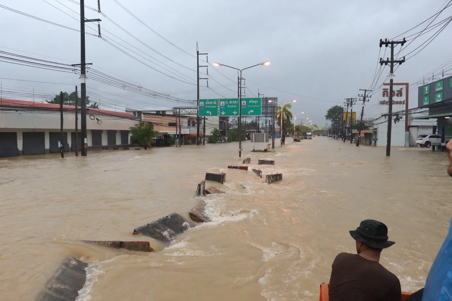 PEA รายงานสถานะพื้นที่ประสบอุทกภัยที่ไม่สามารถจ่ายกระแสไฟฟ้าได้