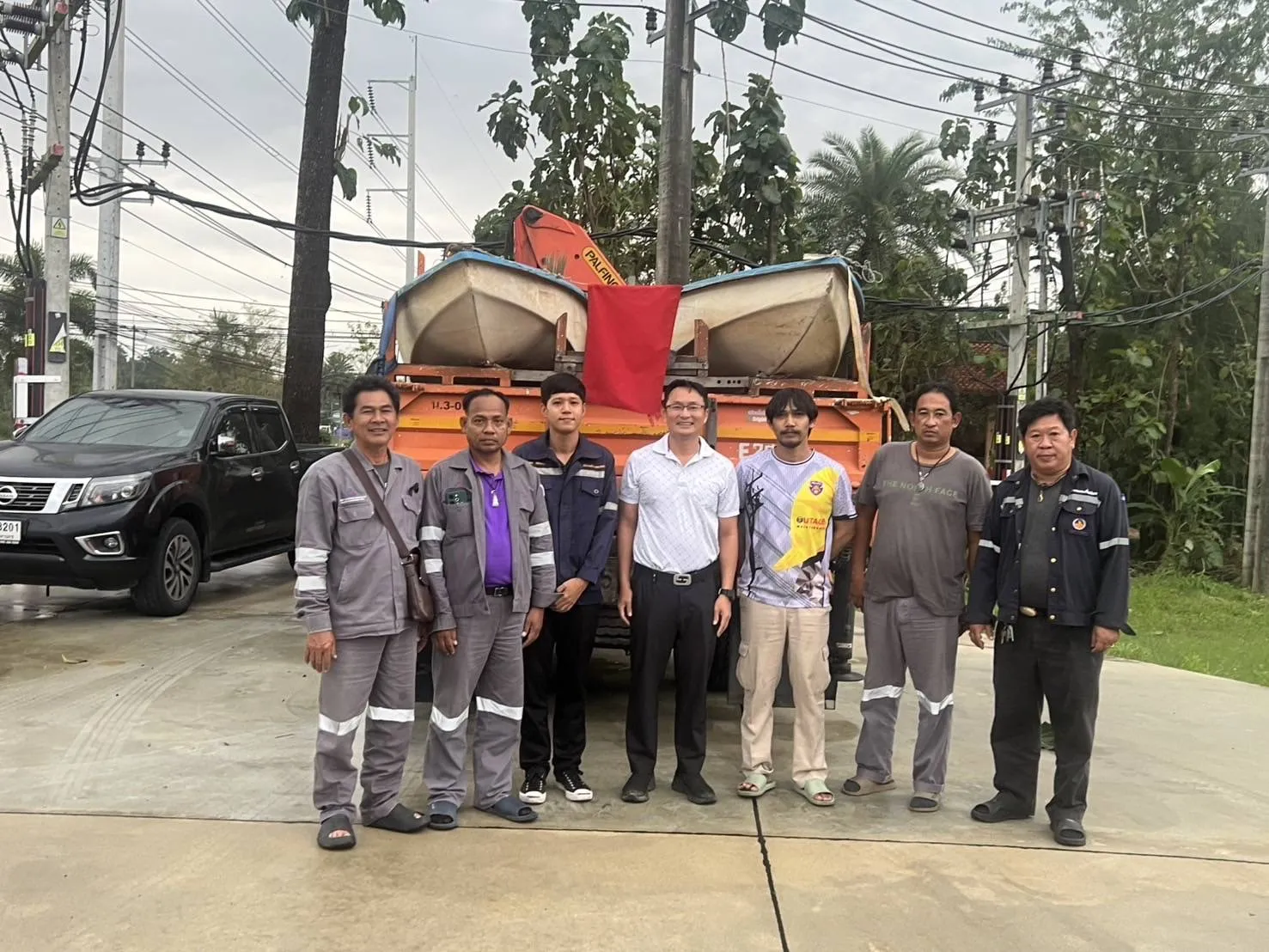 PEA ส่งเรือยนต์ รถบรรทุกลงพื้นที่หาดใหญ่
