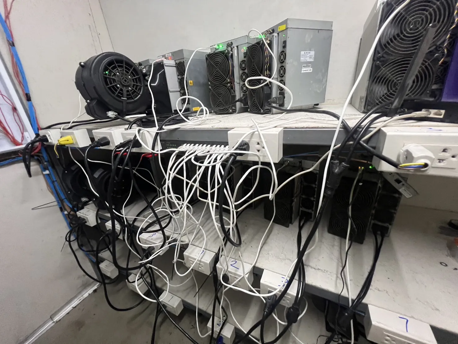 PEA เดินหน้าปราบปรามการใช้ไฟฟ้าผิดกฎหมาย มูลค่าความเสียหายกว่า 5 ล้านบาท