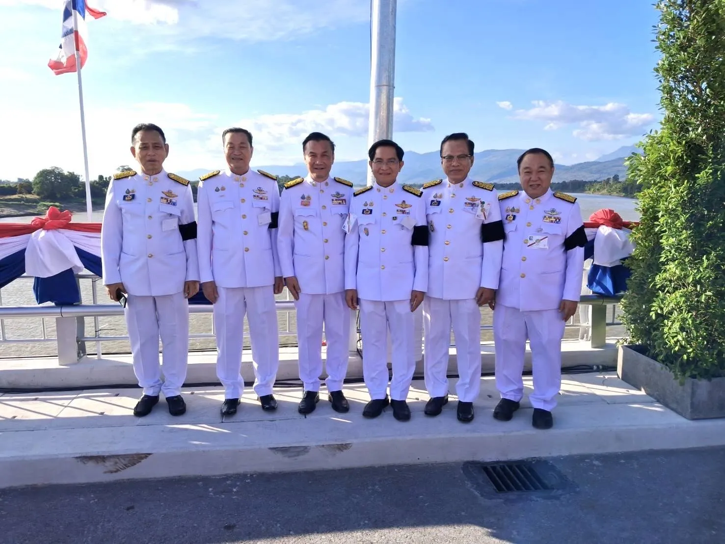 PEA ร่วมเฝ้าฯ รับและส่งเสด็จพระบาทสมเด็จพระเจ้าอยู่หัว และสมเด็จพระนางเจ้าฯ พระบรมราชินี ในพิธีเปิดสะพานมิตรภาพไทย–ลาว แห่งที่ 5 จังหวัดบึงกาฬ