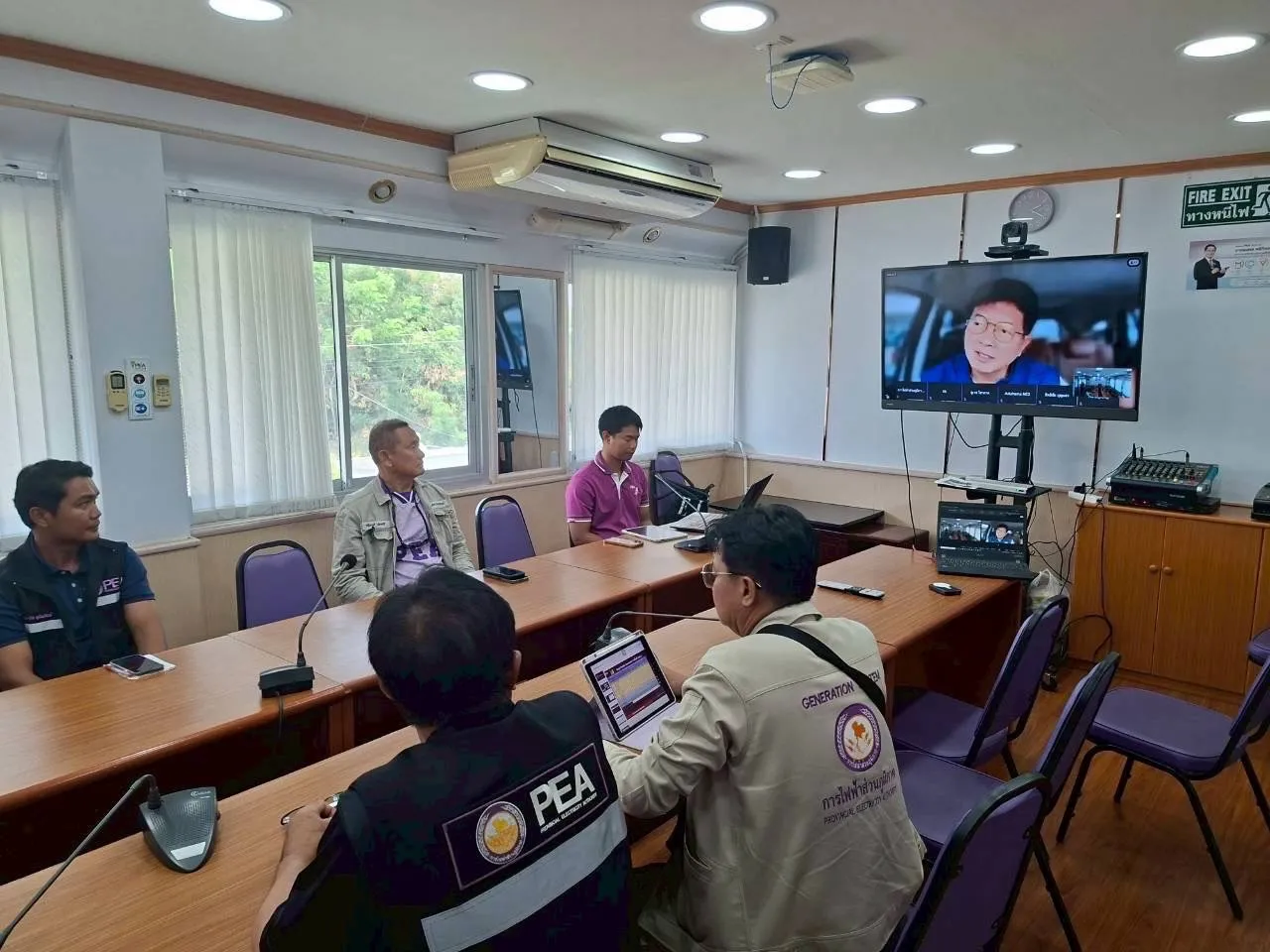 PEA เร่งฟื้นฟูระบบไฟฟ้าอำเภอศีขรภูมิ หลังพายุฤดูร้อน จ่ายไฟคืนครบ 100%