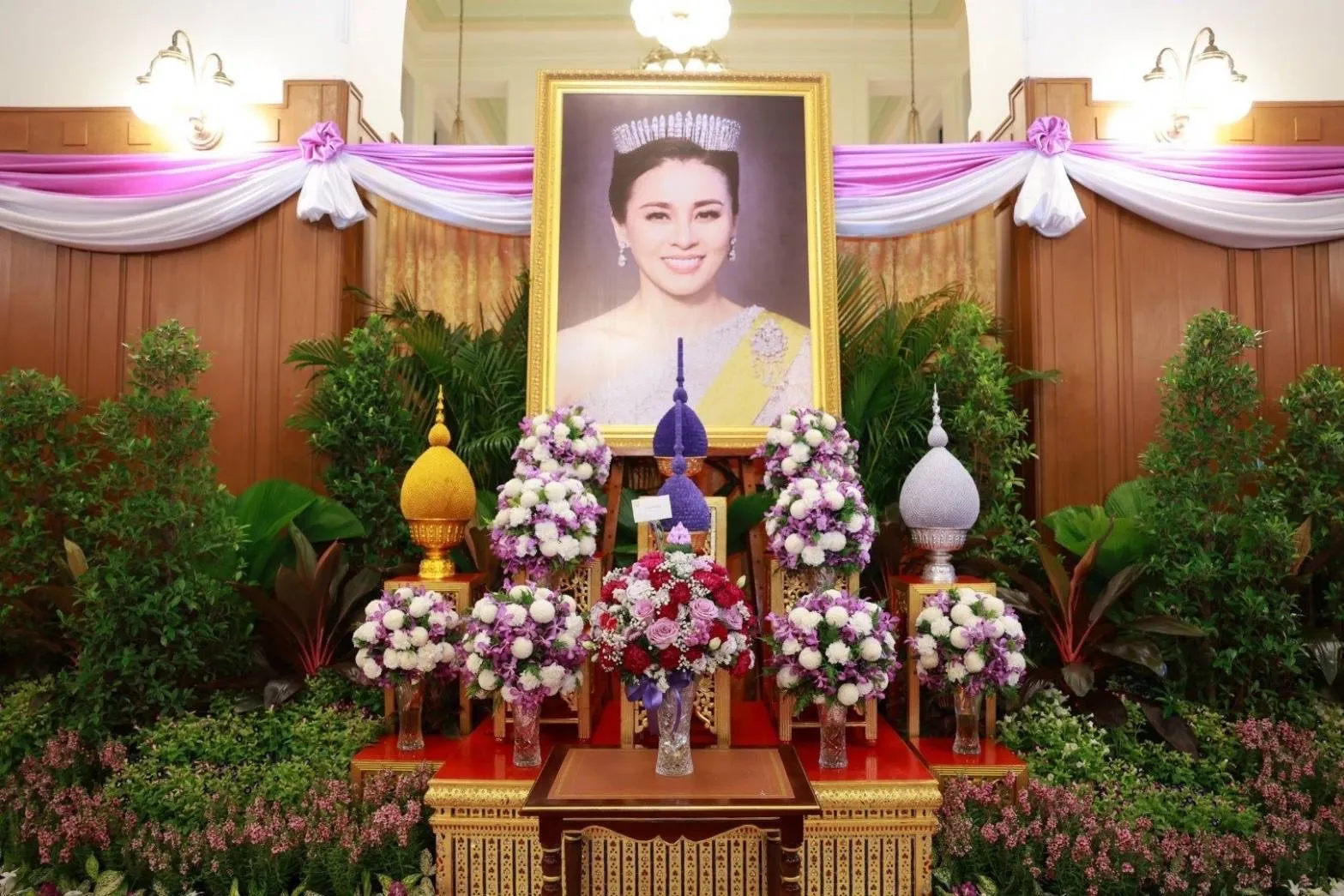 PEA ร่วมถวายแจกันดอกไม้และลงนามถวายพระพร เนื่องในโอกาสพระราชพิธีมหามงคล เฉลิมพระชนมพรรษา สมเด็จพระนางเจ้าฯ พระบรมราชินี