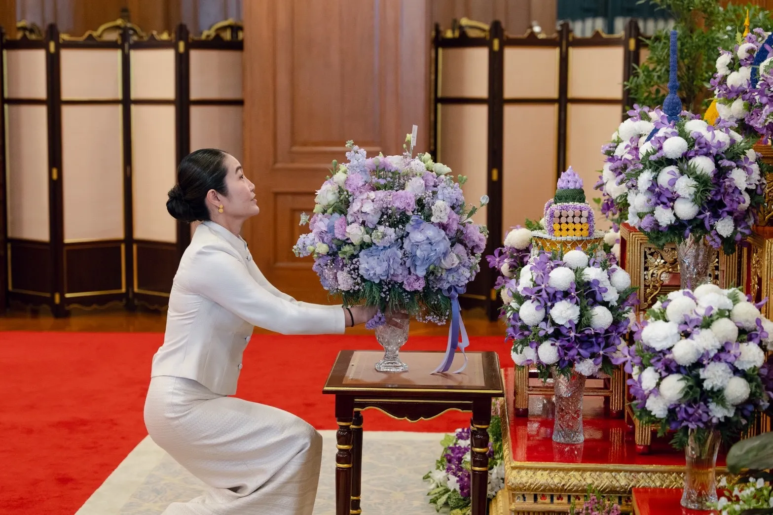 ประธานคณะแม่บ้านและครอบครัว กฟภ. ร่วมถวายแจกันดอกไม้และลงนามถวายพระพร เนื่องในโอกาสพระราชพิธีมหามงคลเฉลิมพระชนมพรรษา สมเด็จพระนางเจ้าฯ พระบรมราชินี
